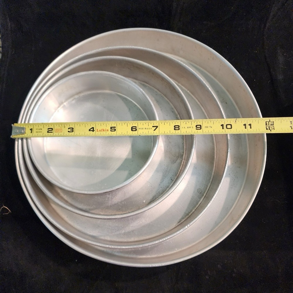 Vintage Round Aluminum Cake‎ Pans set of 4 various sizes Excellent Condition